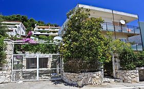 Meje Apartments